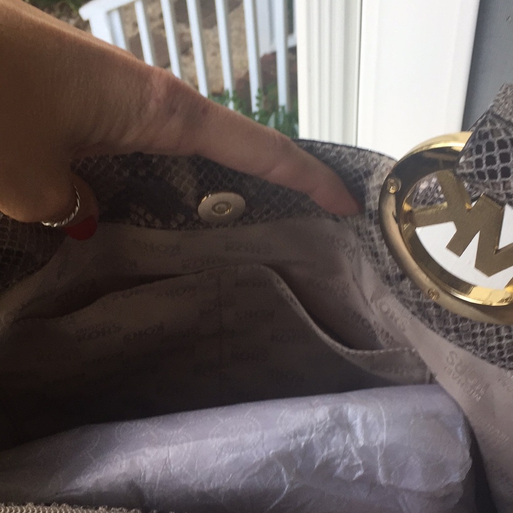 Michael Kors snakeskin leather tote, comes with matching wallet! EUC - Picture 3 of 8